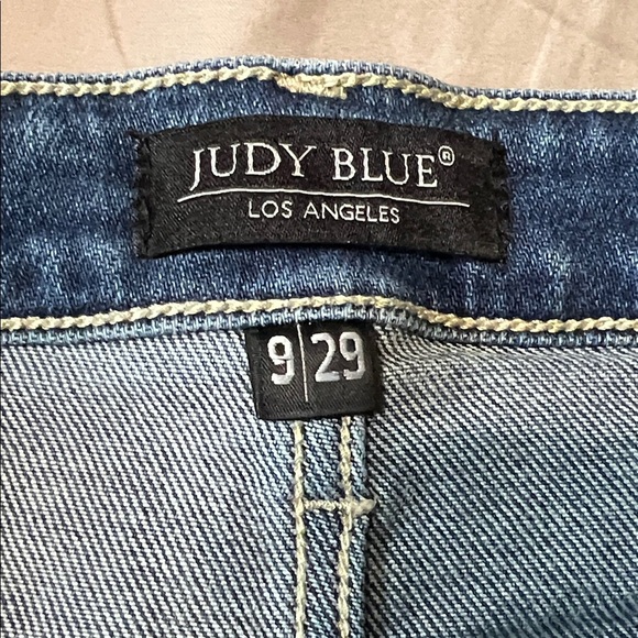 Judy Blue Cropped Jeans in Faded Blue - Picture 8 of 10